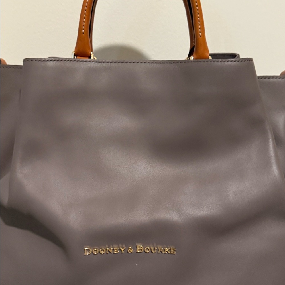 Dooney & Bourke City Flynn Bag in Taupe w/ Brown leather accents - - Picture 2 of 6